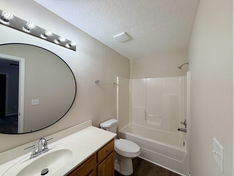 Building Photo - 319 Sandy Ct