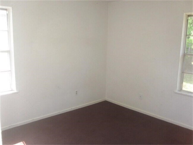 Building Photo - 5422 Thrush Dr