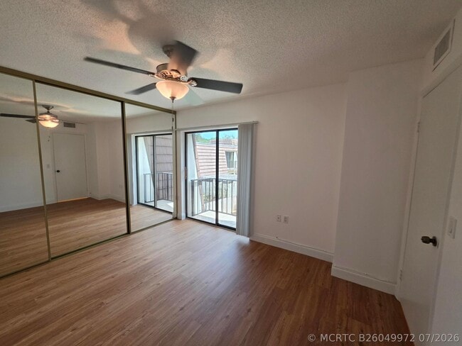 Building Photo - 708 7th Ln