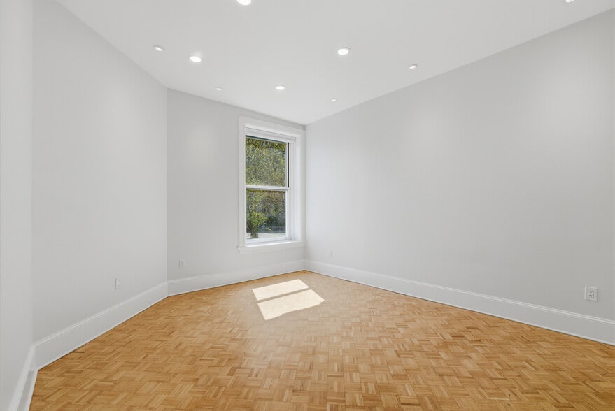 Building Photo - 1851 Columbia Rd NW