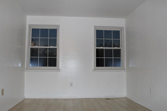 Building Photo - 42169 Gladwin St