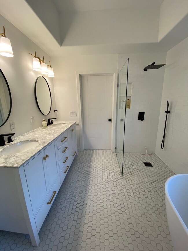 Brand New Ensuite Master bath - 8287 Mannix Dr