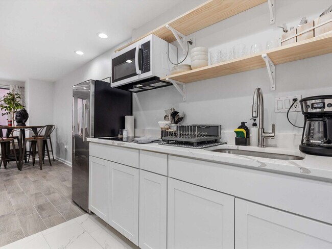 Building Photo - 1020 16th St NW