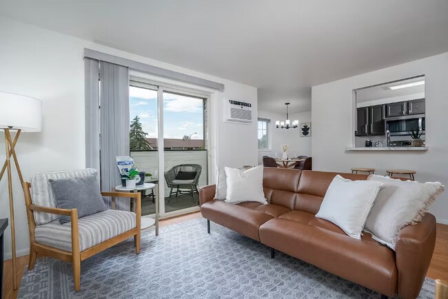 Building Photo - 1430 3rd Ave E