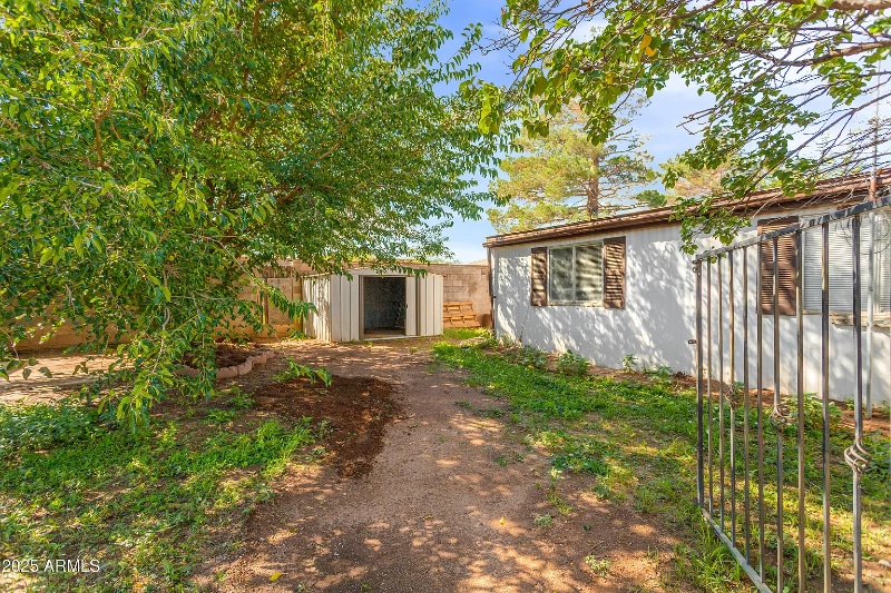 Building Photo - 110 E Jennifer Ln