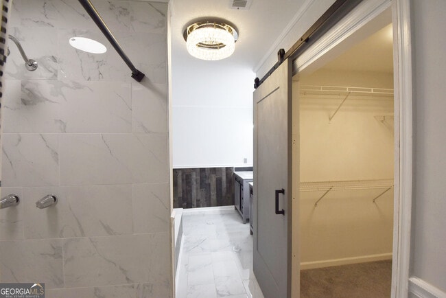 Building Photo - 98 Woodvalley Dr