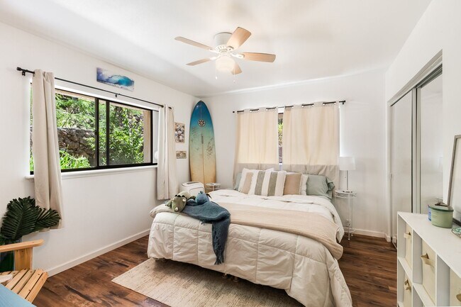 Building Photo - Large Island Getaway in Sunny Kapolei