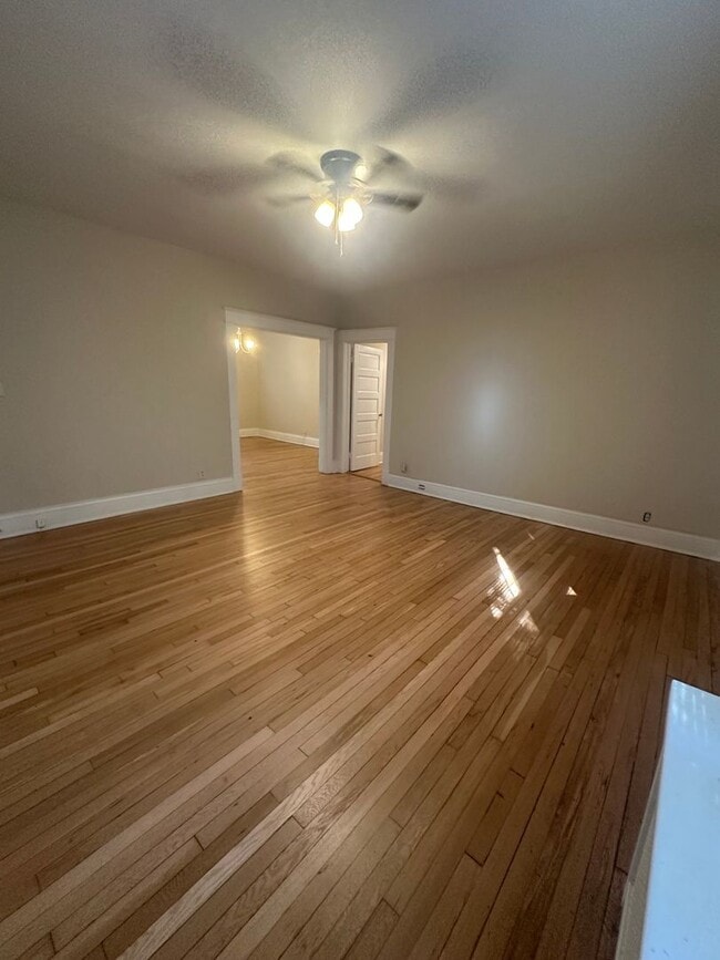 Building Photo - Adorable Condo in Ghent!