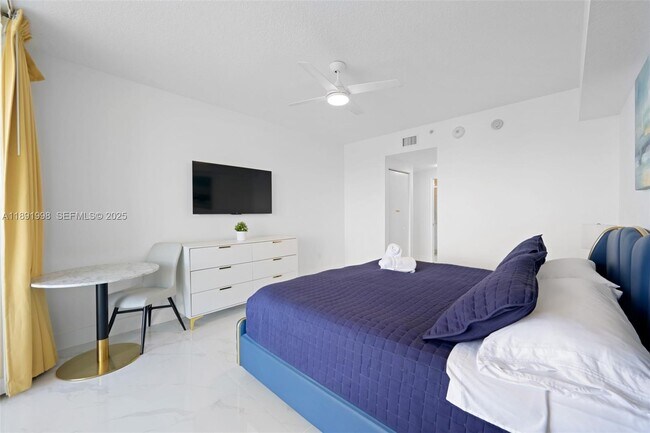 Building Photo - 18100 N Bay Rd