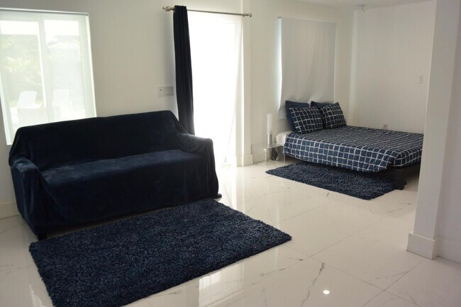 Building Photo - 9007 NE 10th Ave