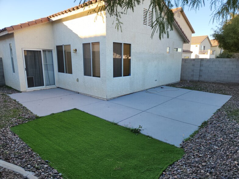 Building Photo - 4458 Yellow Harbor St