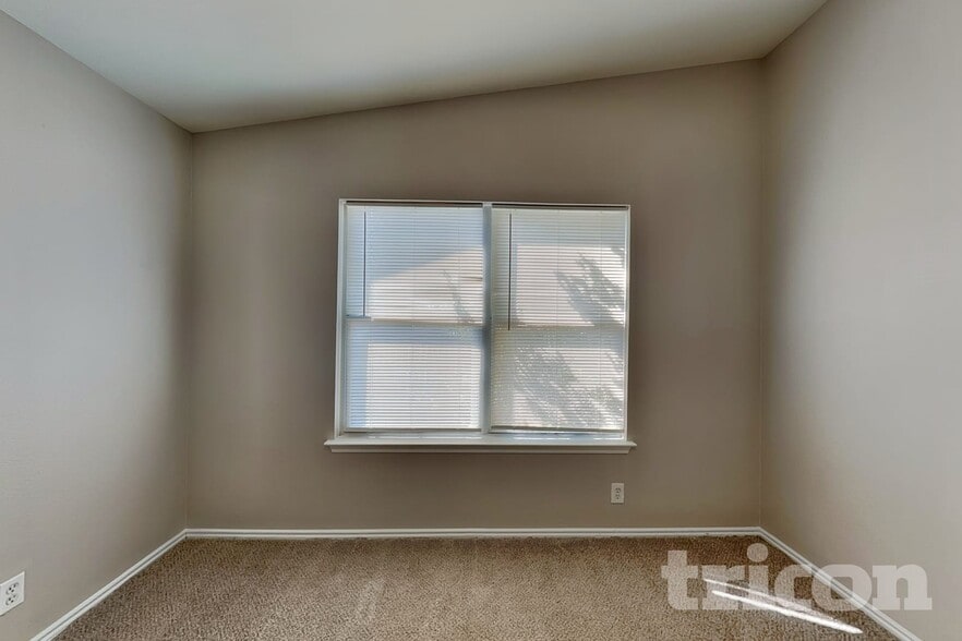 Building Photo - 6734 Sandy Point Dr