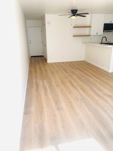 Building Photo - 518 Oak St