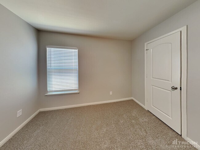 Building Photo - 715 Wonderland Trail