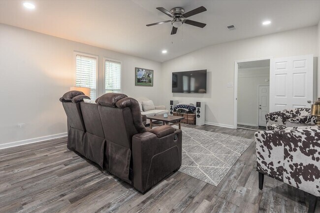 Building Photo - 65 Cleer Ave