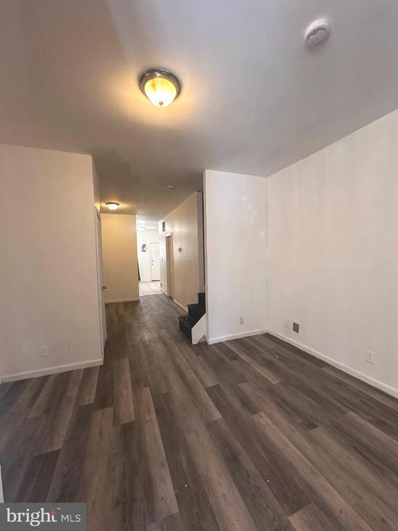 Building Photo - 25 Murray St