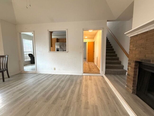 Building Photo - Chic upscale West Norman 2-bed 2.5 bath 2-...
