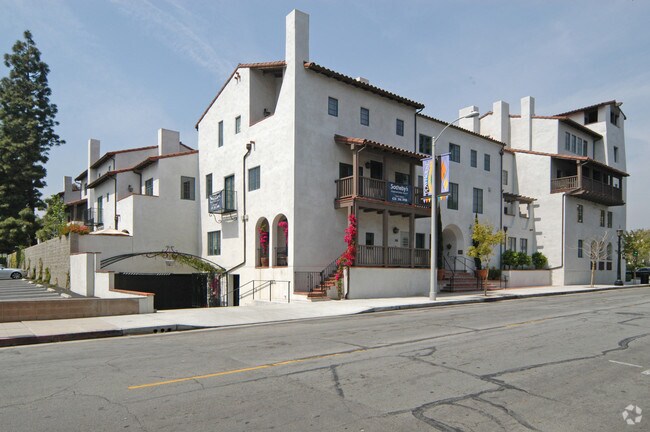 Primary Photo - 155-161 S Oak Knoll Ave