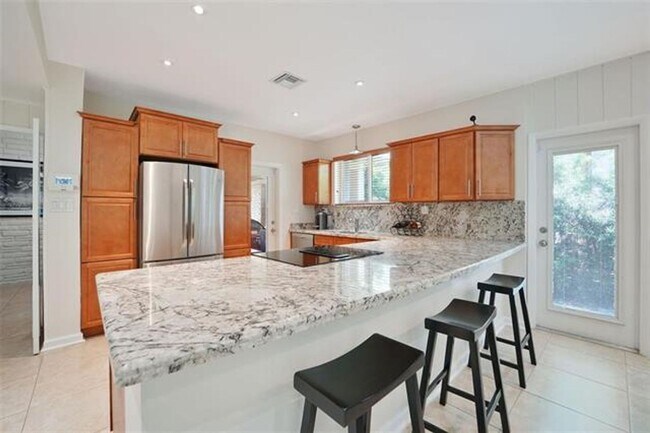 Building Photo - 60 SW 18th Terrace