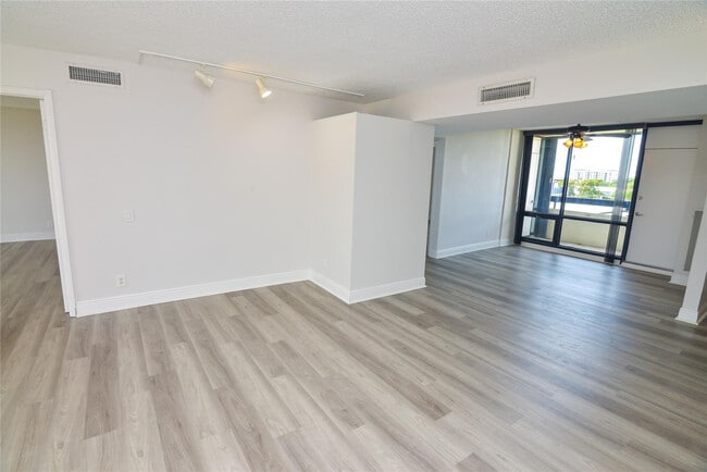 Building Photo - 1401 S Federal Hwy