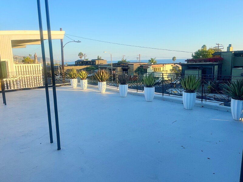 Building Photo - 1220 N Coast Hwy