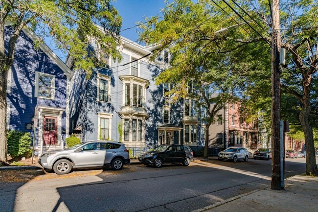 Building Photo - Beautiful 2BD/1BA Portland West End Condo!...