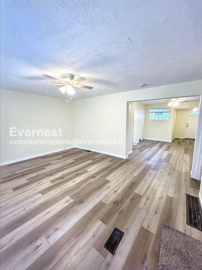 Building Photo - 1050 Holmden Ave