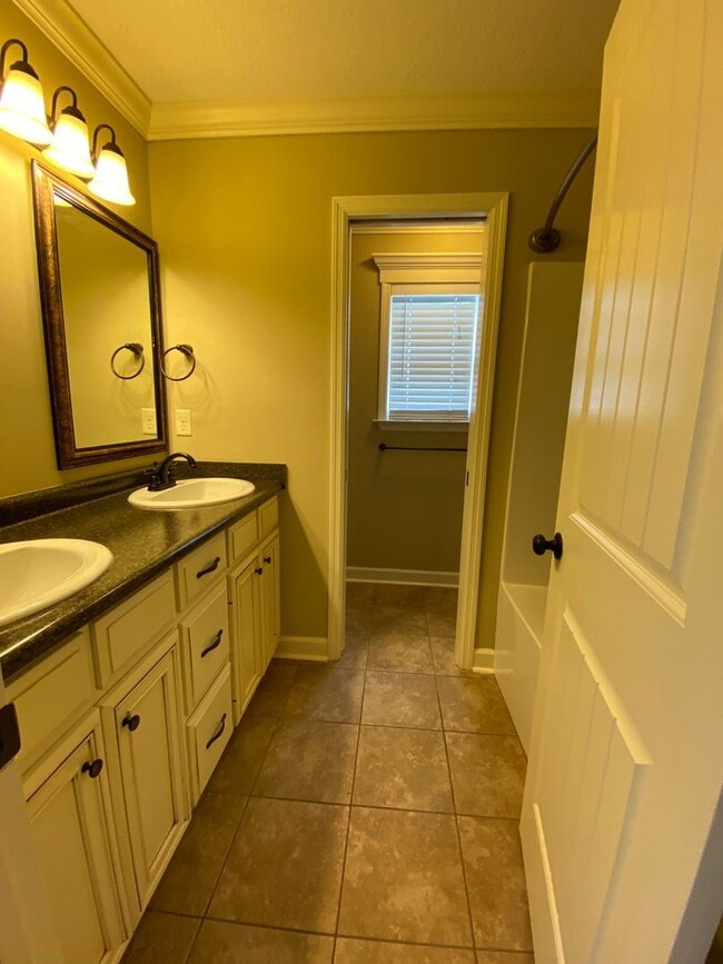 Building Photo - 4212 Shadow Garden Dr