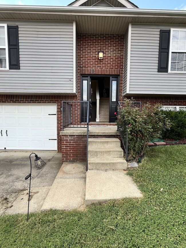 Building Photo - 601 Princeton Dr