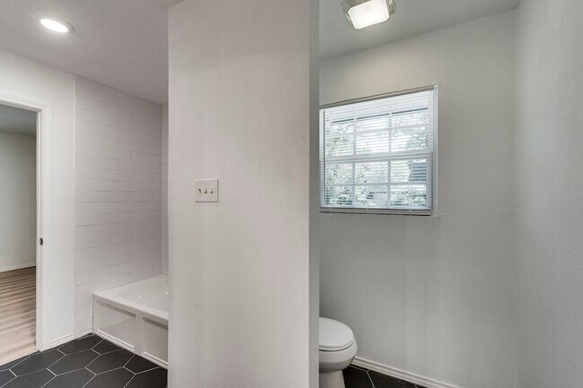 Building Photo - 3403 Sheffield Dr