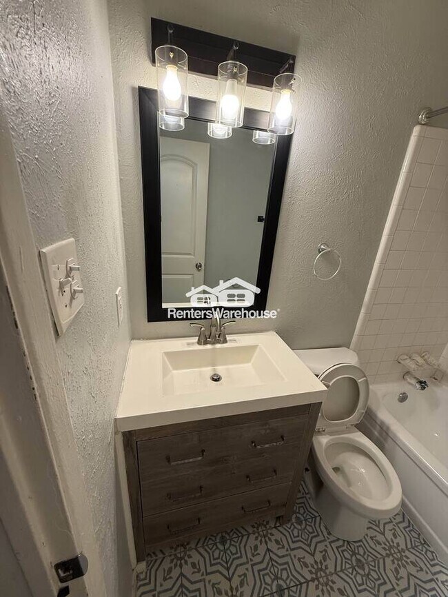 Building Photo - $500 Off Rent MOVE IN SPECIAL!!! Beautiful 4 bedroom Home In Garland!!