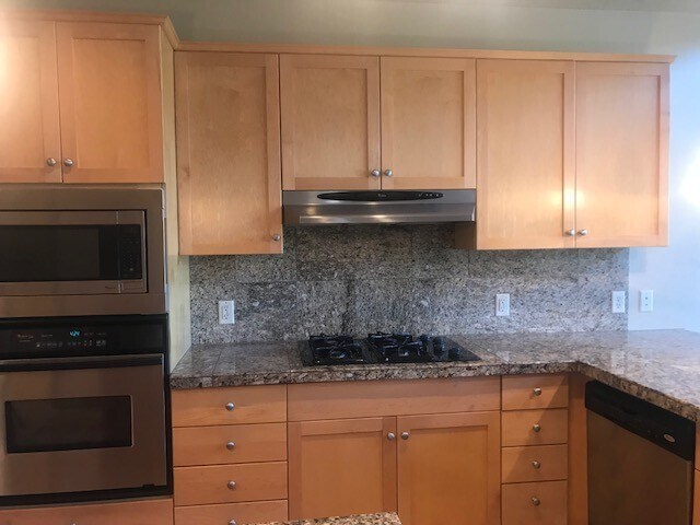 Building Photo - Exceptional 2bed/2bath @ Hyde Park! Availa...