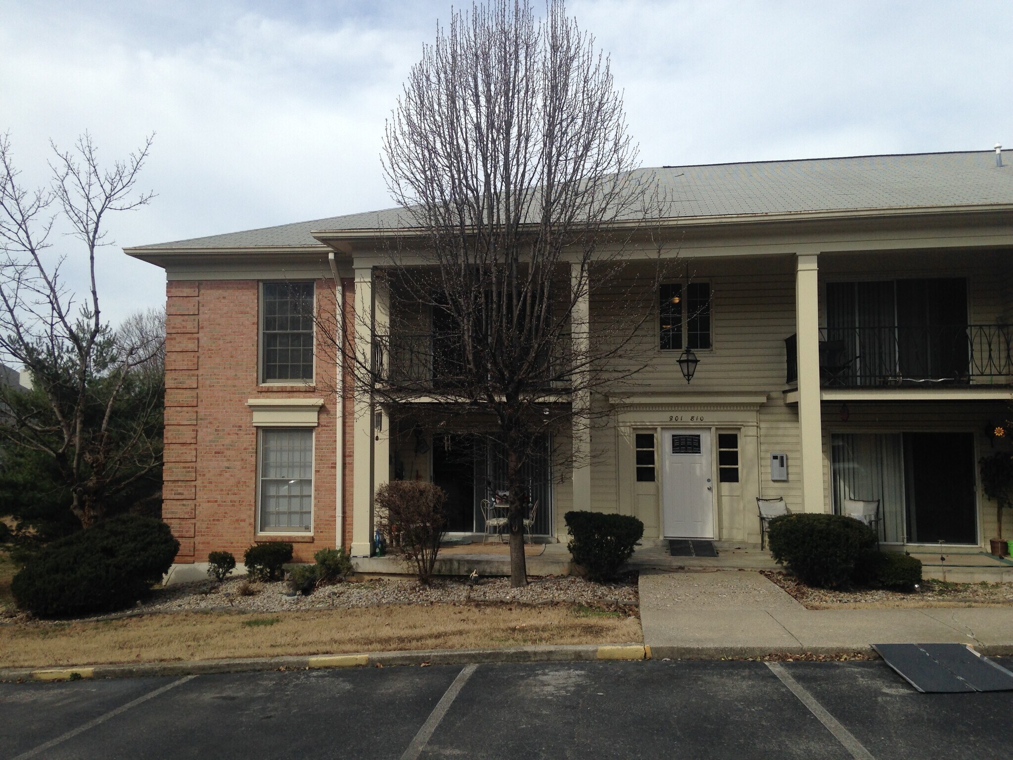 Building Photo - 809 Highwood Dr