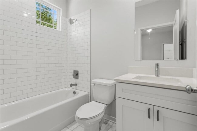 Building Photo - 516 SW 7th Pl