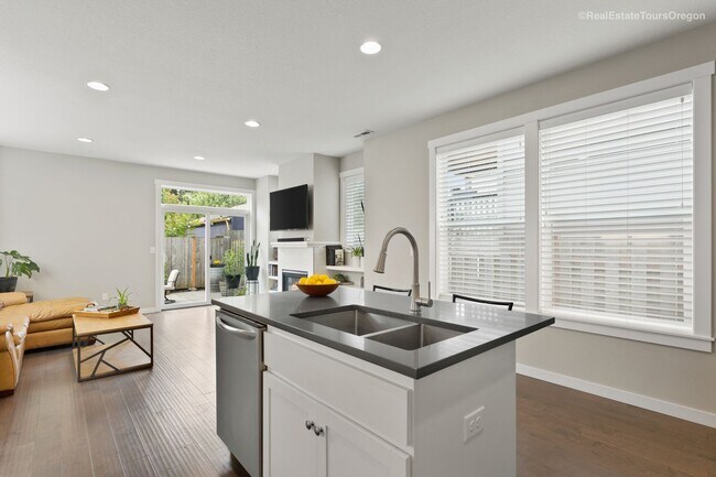 Building Photo - Bright and Modern Home Near Woodstock with...