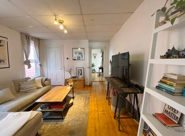 Building Photo - 496 Sumner St