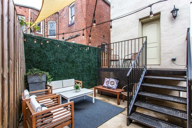 Building Photo - Cozy 1 Bedroom Apartment in Bloomingdale!