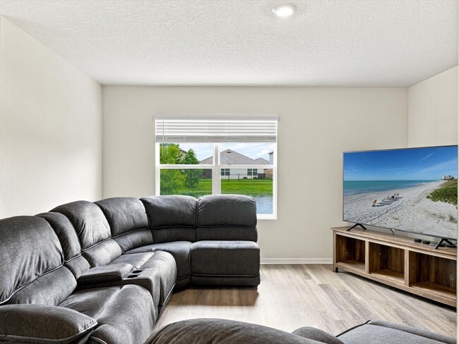 Building Photo - Unfurnished Annual Rental