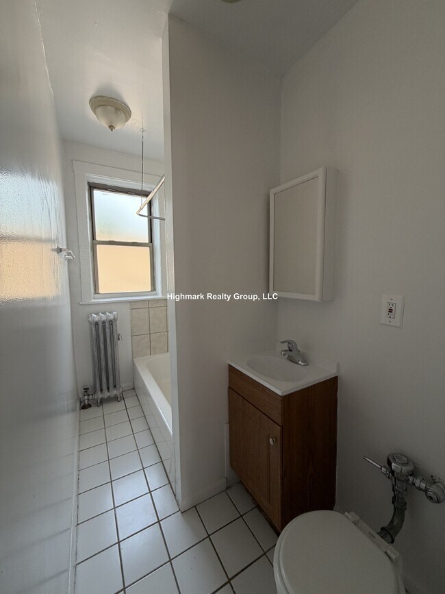 Building Photo - 2344 W Touhy Ave