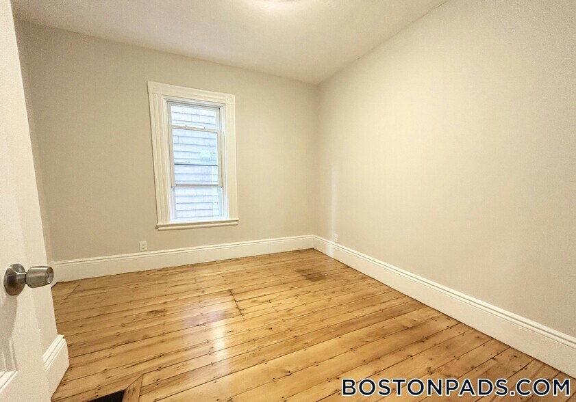 Building Photo - 12 Buttonwood St