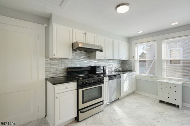 Building Photo - 23 Meeker Pl