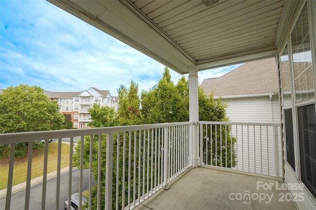 Building Photo - 14774 Via Sorrento Dr