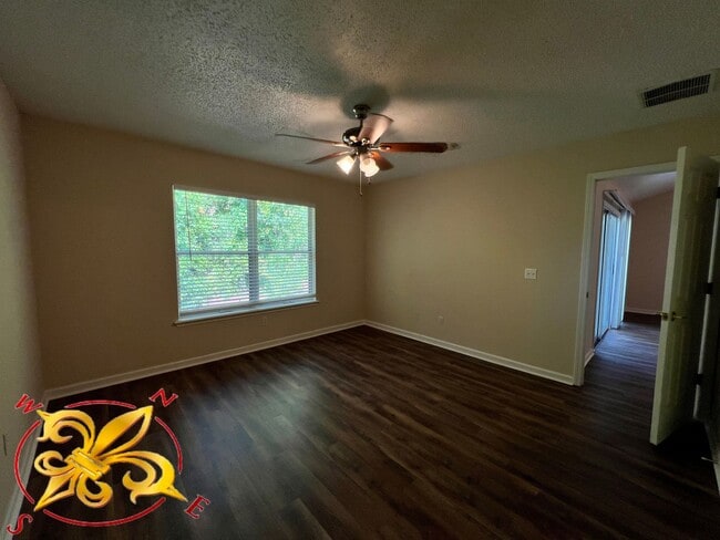 Building Photo - 3/2 - K- Section Great Location Off 100 an...