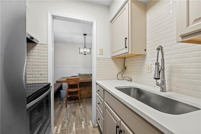 Building Photo - 89 De Arc Pl NW