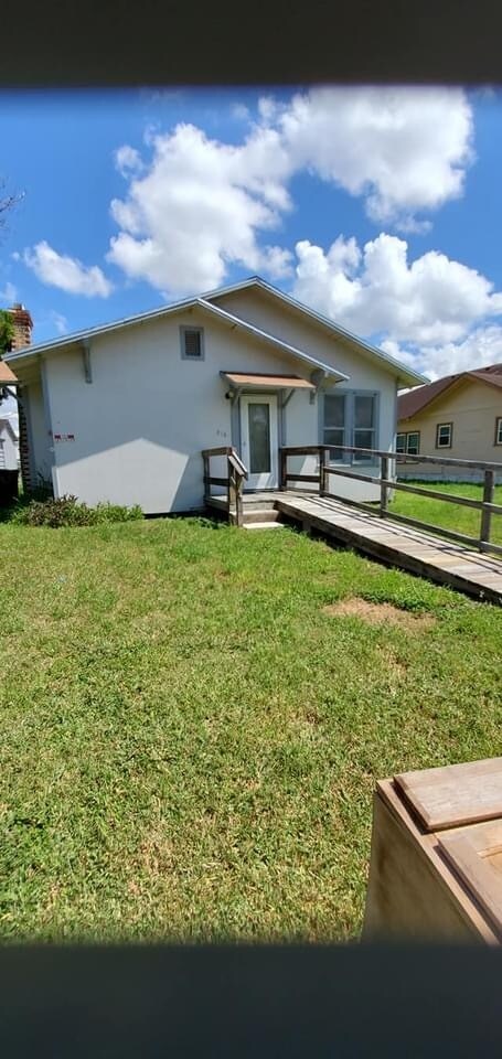 Primary Photo - 218 E Hoffman Ave