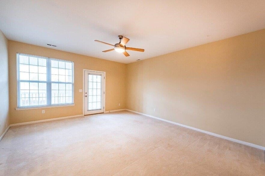 Building Photo - 854 W Summerfield Glen Cir
