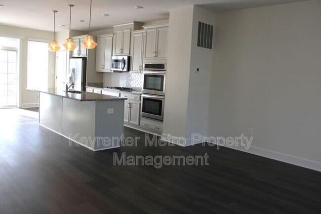 Building Photo - 2736 Pinebrook Rd