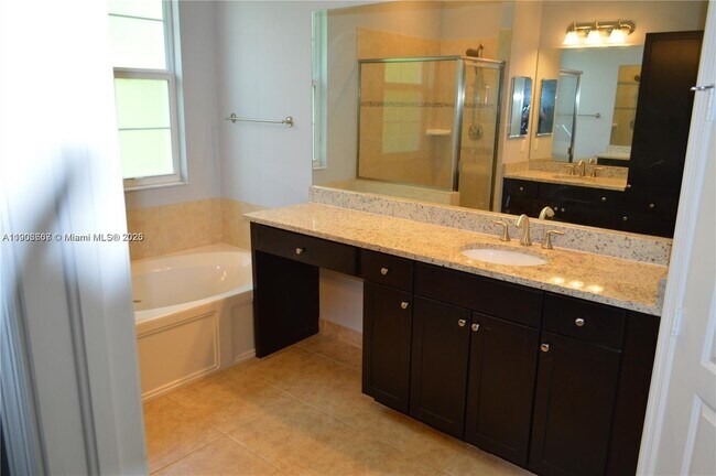 Building Photo - 5228 SW 77th Way