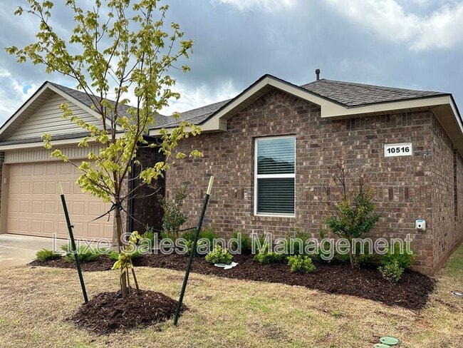 Building Photo - 10516 SW 41st Pl