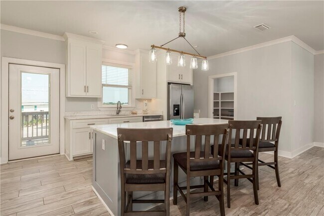 Building Photo - 1913 Cadillac Ave